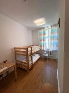a small room with a bunk bed and a table at Haus St Vinzenz in Berlin