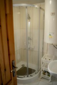 a shower with a glass door in a bathroom at Privat Luna in ľubeľa
