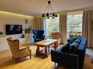 a living room with a blue couch and chairs at Balia Spa & Wellness in Kazimierz Dolny
