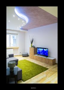a living room with a couch and a flat screen tv at Casa Porta D'Amalfi vicino Stazione e terminal Sita Salerno in Salerno