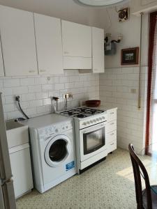 a kitchen with a stove and a washing machine at Villa Rosa in Rapallo +4 photos