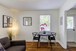 a living room with a table and chairs at Jolly Jefferson Ave Walk to the Best of Midtown in Memphis +25 photos