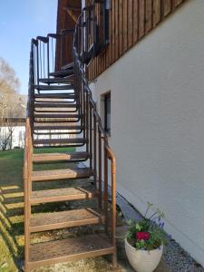 a set of wooden stairs next to a building at Dorfschönheit in Thalfang
