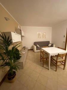 a living room with a table and a couch at Lacasadeitati in Lecco