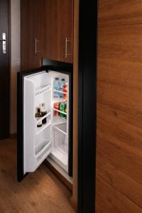 a refrigerator with its door open in a kitchen at Hotelik Zielonka in Zielonka