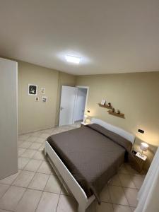 a bedroom with a large bed in a room at Appartamenti Castel Ritaldi Il Sagrantino in Bruna