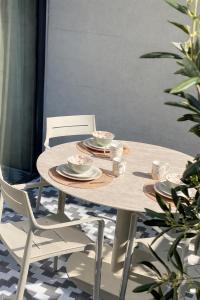 a wooden table with two chairs and plates on it at Modernes Studio in Irrel in Irrel +11 photos