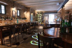 a bar with wooden tables and chairs in a room at DieMosel Minimal in Traben-Trarbach