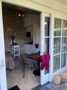 a kitchen and dining room with a table with a bow at Gastenverblijf Het Groene Hart in Lanaken