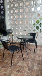 two chairs and a table and two chairs in front of a wall at Casa Arena & Sol in Santa Rosa