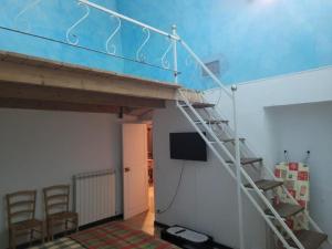 a loft bed with a ladder in a room at Appartamento vacanze Loano in Loano