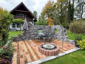 a patio with a table and chairs in a yard at Ferienwohnungen Ast in Burg
