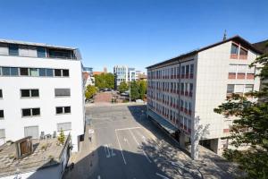 an aerial view of an empty street between two buildings at Ulm City Appartement in Ulm