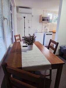a dining room table with chairs and a kitchen at Mierzyn Po Drodze in Mierzyn +4 photos