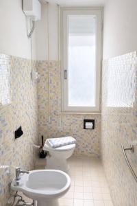 a bathroom with a toilet and a window and a sink at Hotel Aloha dipendenza Villa Silvie Rose in Cesenatico +46 photos