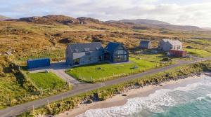 an aerial view of a house on the beach at Taigh Rona in Tarbert