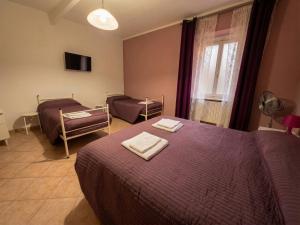 a bedroom with a bed with two towels on it at La Piazza B&B in Vercurago