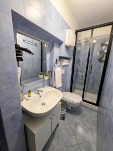 a bathroom with a sink and a toilet at La Piazza B&B in Vercurago +9 photos