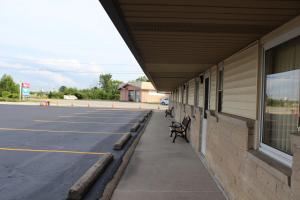 a row of benches in a parking lot next to a building at The Perrysburg Budget Inn in Millbury +30 photos