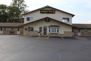 a building with a burger king sign on top of it at The Perrysburg Budget Inn in Millbury