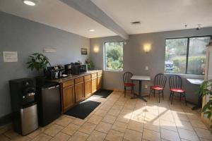 a kitchen with a counter and a table and chairs at Sierra Inn in Prescott