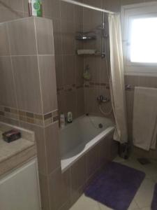 a bathroom with a bath tub and a window at Fatah Apartment 14 in Luxor