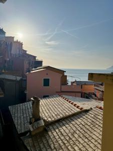 a view of the roof of a building at Stylish & Colorful Open Space - Sleeps 5 in Manarola +20 photos