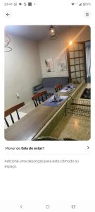 a picture of a living room with a table and chairs at Condominio Central Charmoso in Uruguaiana +1 photo