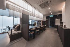 a dining room with a long table and chairs at GOYOO INN & cabins in Seoul