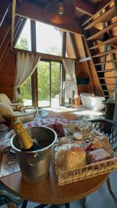 a table with food on it in a kitchen at Cabana Canto do Bugio in Gramado