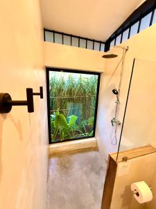 a bathroom with a window and a shower at Calma Ometepe in Santa Cruz