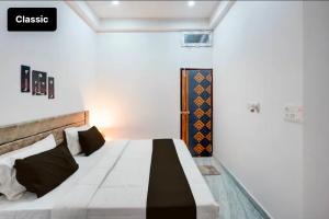 a bedroom with a bed in a room at Arctic Inn in Gorakhpur
