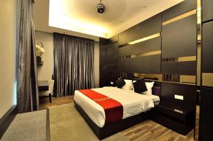 a bedroom with a large bed in a room at Violet Luxury Service Villa in Batu Ferringhi