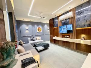 a living room with a couch and a tv at Hotel Starway in Hisār
