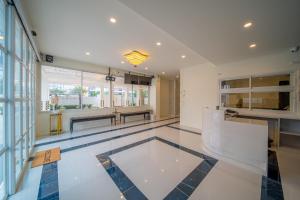 a kitchen and living room with a glass floor at DF Hotel Pattaya in Pattaya South