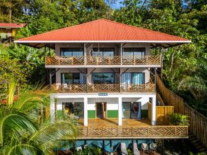 an aerial view of a house with a pool at La Brisa del Mar in Bastimentos