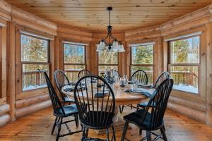 a dining room with a table and chairs at Fiddler Lake Resort - Deer 69 in Mille-Isles