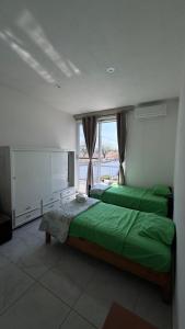 two beds in a room with a window at Home in Tequesquitengo in Tequesquitengo +36 photos