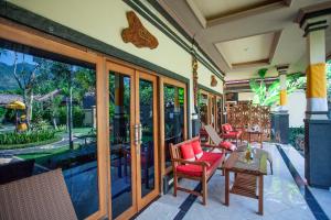 Patio nebo venkovní prostory v ubytování Taruna Boutique Homestay & Spa