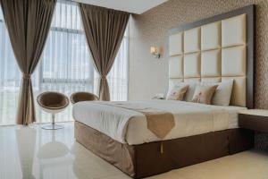 a bedroom with a large bed and a large window at osaka hotel batam in Nagoya