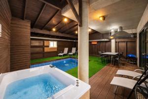 a large pool in a room with a table and chairs at Gapyeong Vistahill Pension in Gapyeong