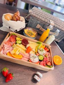 a tray of vegetables and fruit on a table at Wellness Ferienwohnung mit Sauna, Massagen, Spa, beheizbarem Whirlpool bei Leipzig in Pomssen