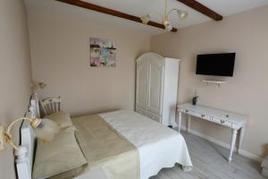 A television and/or entertainment centre at Ambrosio Relais