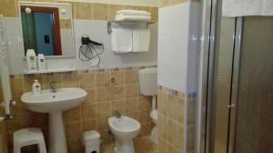 a bathroom with a toilet, sink, and shower at THE BEST ROOMS & APARTAMENT - Parcheggia gratis sotto casa ed entra - in Mazara del Vallo