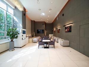 a dining room with a table and chairs at Uljiro Coop Residence Dongdaemun in Seoul