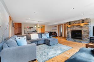a living room with a couch and a fireplace at Fiddler Lake Resort - Deer 86 in Mille-Isles