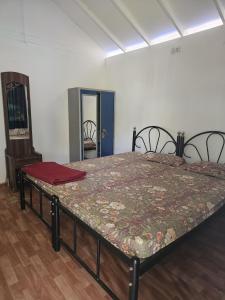 a large bed in a room with a table at Bhakti Yoga Ashram in Canacona