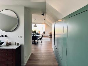 a bathroom with a mirror on the wall next to a hallway at Vakantiewoning Vaib in Kortemark +14 photos