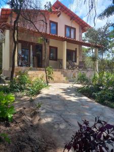 a house with a pathway in front of it at Chalé Colibri in Vale do Capao