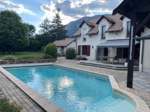 a swimming pool in front of a house at L'auberge de Charance in Gap